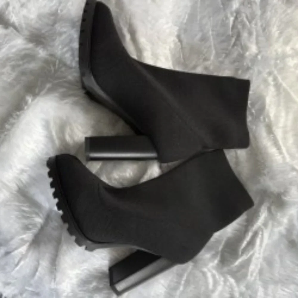 Women’s Black Platform Heeled Ankle Booties Stretch-Fabric – Size 9.5 (Brand New - Picture 1 of 4